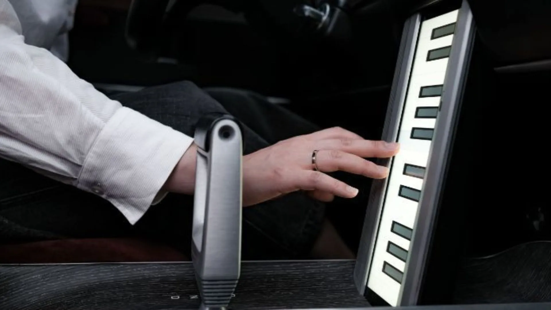 Màn hình giải trí tích hợp tính năng piano ảo độc đáo trên Hyundai Grandeur Concept