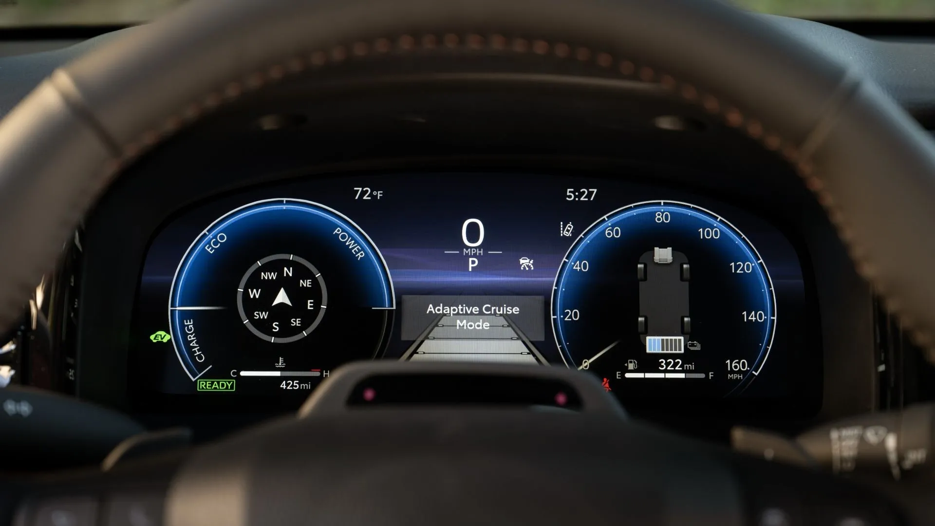 Màn hình hiển thị kỹ thuật số của bảng đồng hồ trên Toyota Camry 2025, cung cấp thông tin rõ ràng về hiệu suất và tình trạng xe
