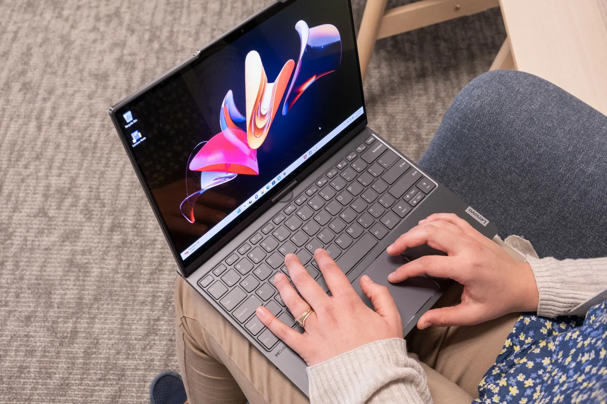 Màn hình hiển thị màu của Lenovo ThinkBook Plus Gen 4.