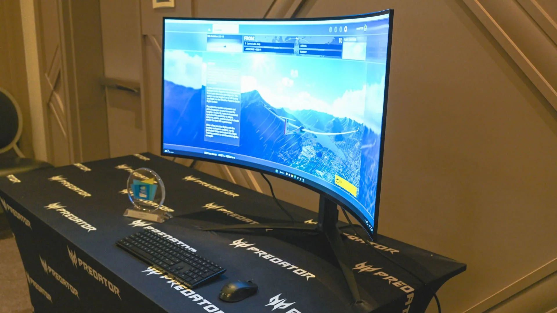 Màn hình OLED Acer Predator X45 45 inch ultrawide trên bàn làm việc.