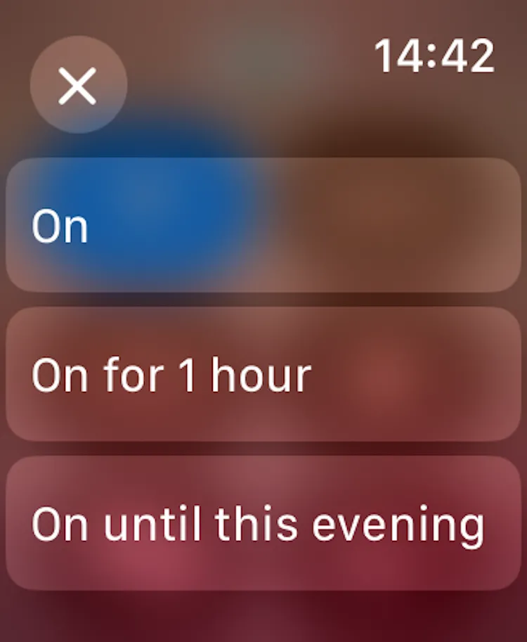 Màn hình tùy chọn Chế độ im lặng trên Apple Watch, hiển thị các lựa chọn thời gian kích hoạt: Bật, Bật trong 1 giờ, Bật đến tối/sáng mai.