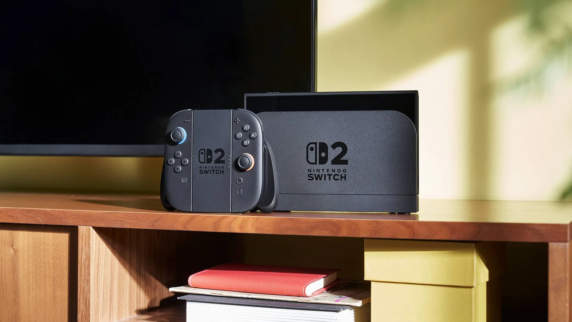 Máy Nintendo Switch 2 cùng Joy-Cons đang được gắn vào dock ở chế độ TV, thể hiện khả năng xuất hình ảnh 4K nhưng cũng liên quan đến mức tiêu thụ pin.