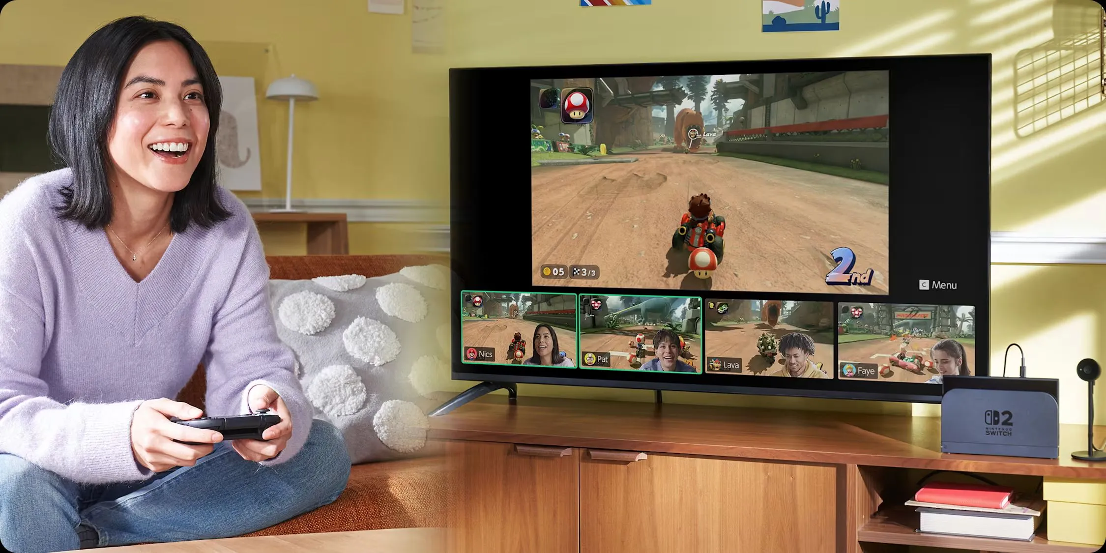 Người phụ nữ sử dụng tính năng GameChat trên Nintendo Switch 2 khi chơi Mario Kart World, minh họa tính năng trò chuyện miễn phí.