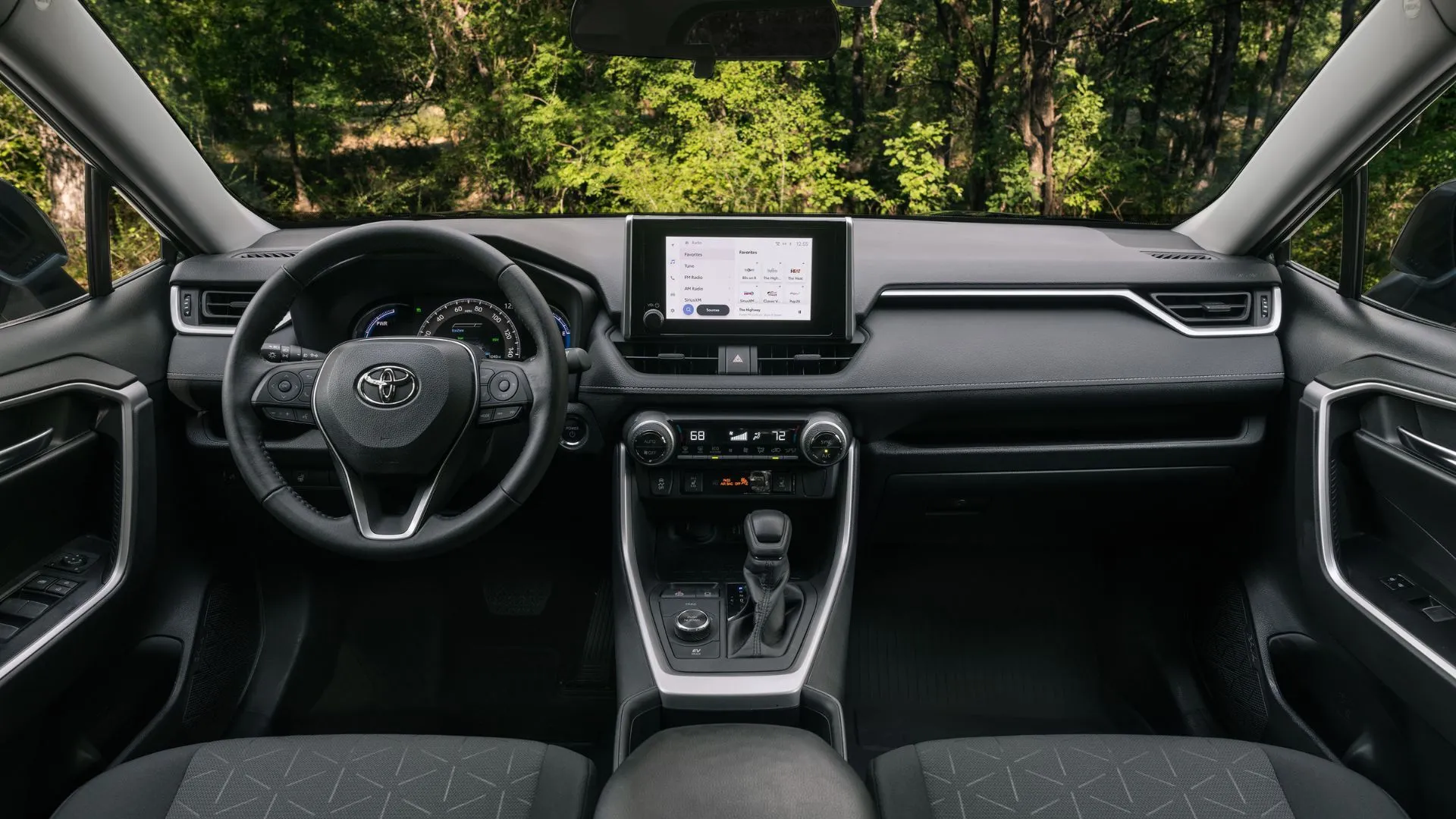 Nội thất phiên bản Woodland của Toyota RAV4 Hybrid 2025.