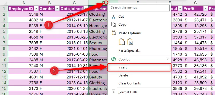 Nút Insert được chọn trong menu chuột phải của một cột trong Excel