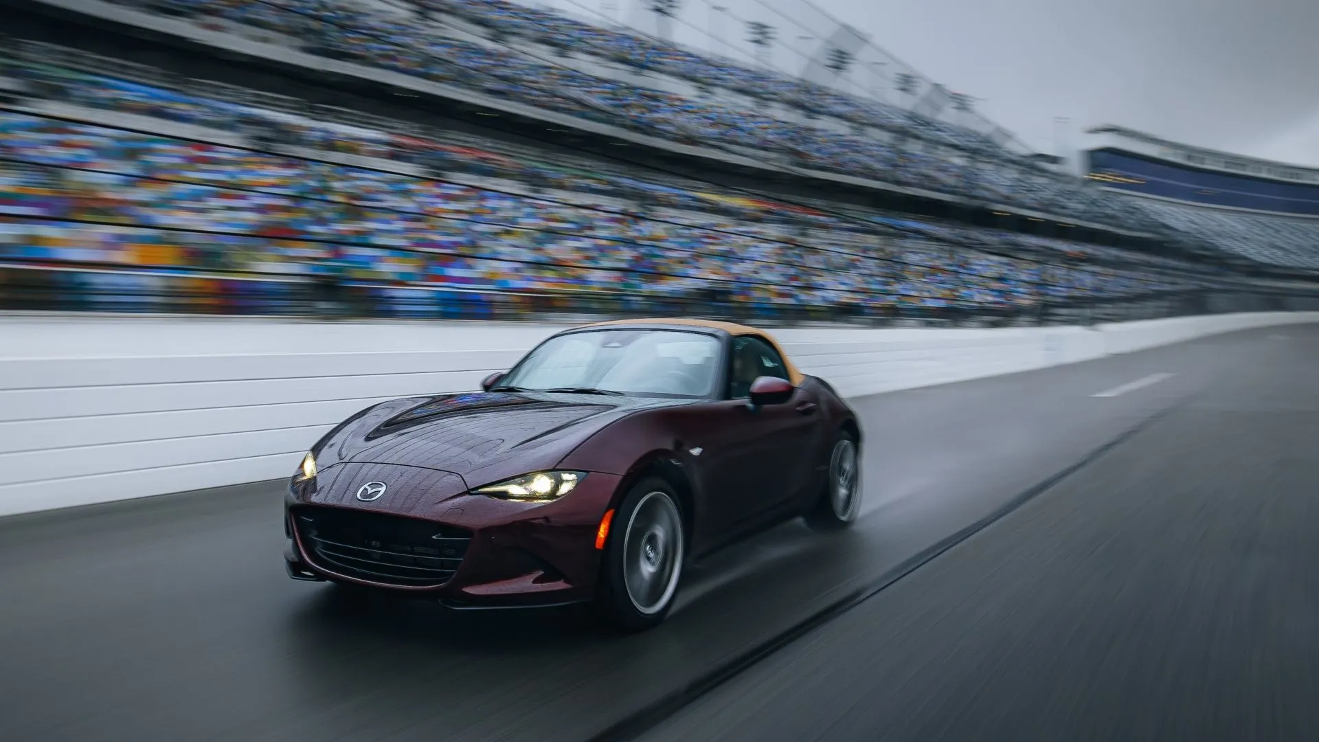 Phiên bản kỷ niệm 35 năm của Mazda MX-5 Miata 2025 với hộp số sàn