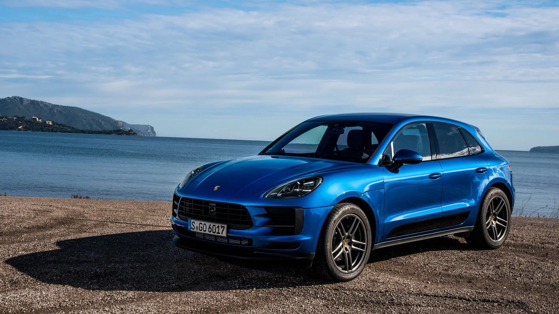 Porsche Macan 2019 màu đen huyền bí, toát lên vẻ thể thao và đẳng cấp của một chiếc SUV