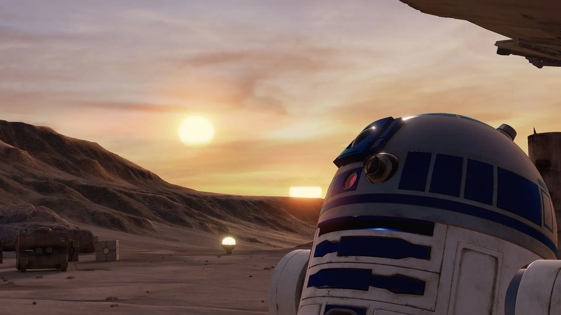 Robot R2-D2 đứng trên sa mạc Tatooine, phía sau là phi thuyền Millennium Falcon và cảnh hoàng hôn ấn tượng trong game Star Wars Trials on Tatooine.