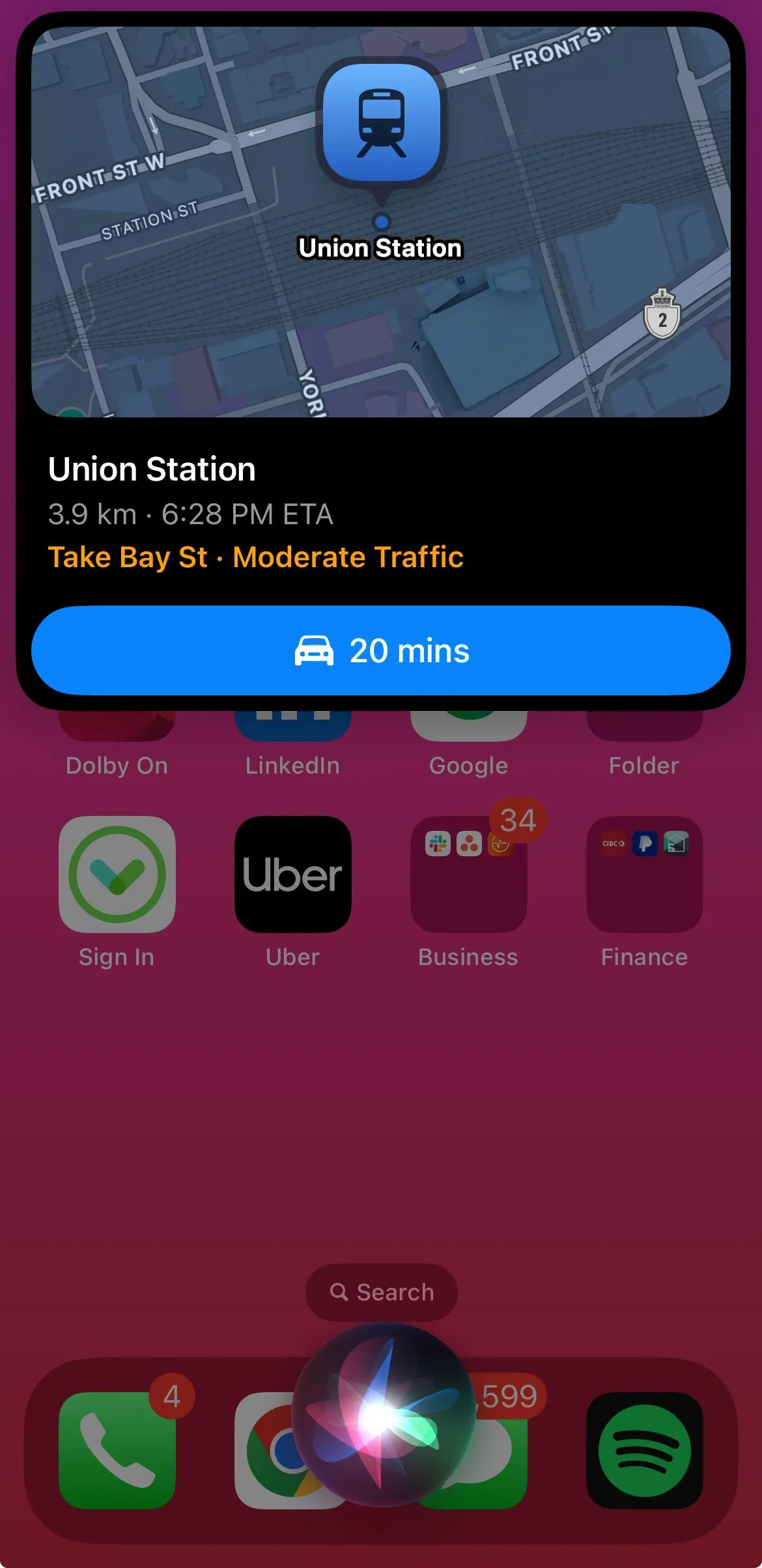 Siri hiển thị thông tin giao thông và thời gian di chuyển ước tính đến một địa điểm trên Apple Maps