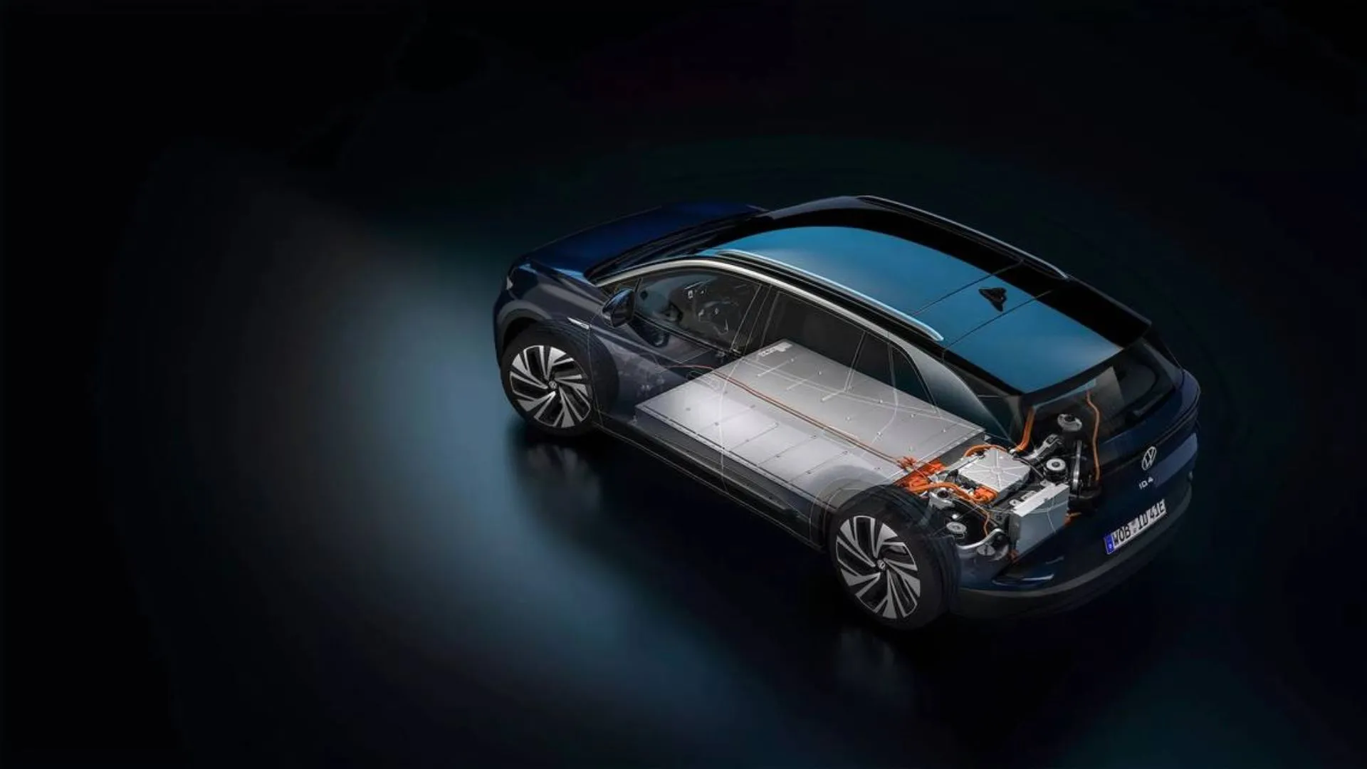 Tế bào pin xe điện và logo Volkswagen được thể hiện trên màn hình, tượng trưng cho công nghệ pin mới của hãng