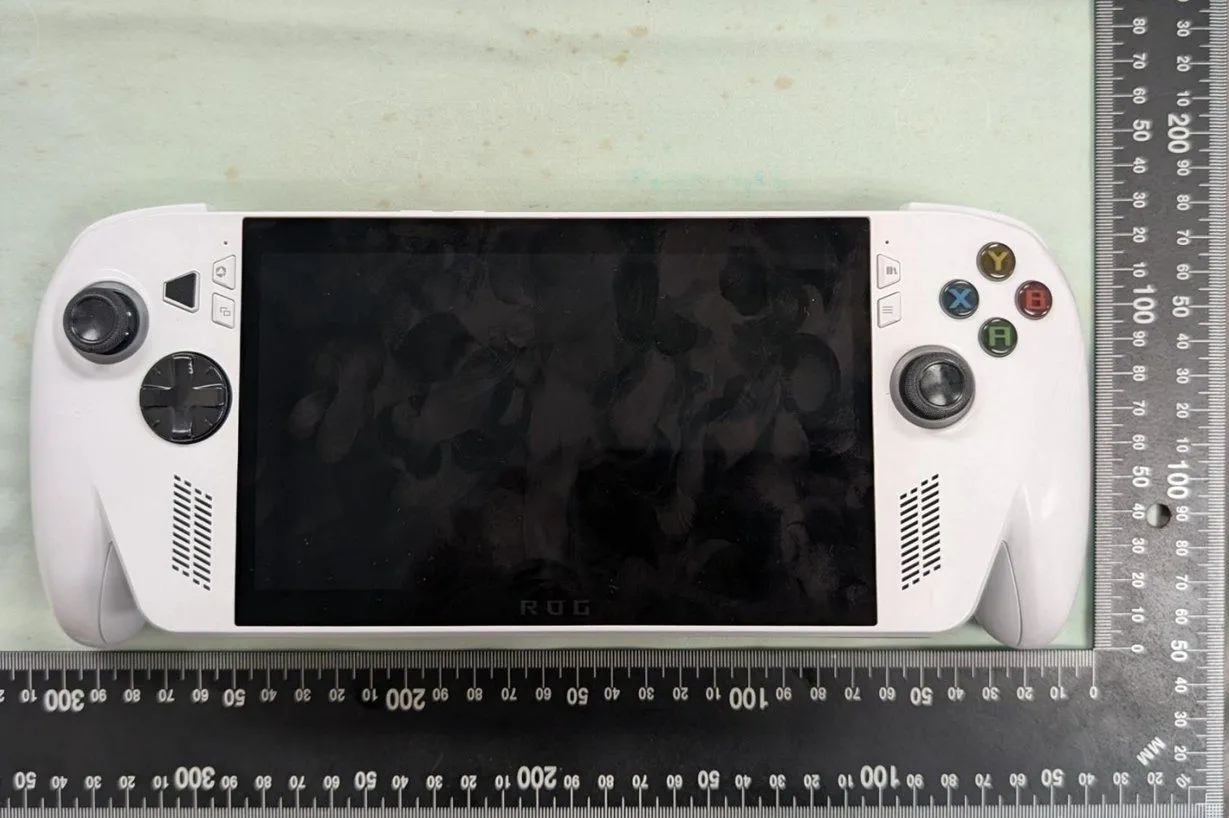Thiết bị chơi game cầm tay ROG Ally 2 màu trắng được cho là rò rỉ qua FCC