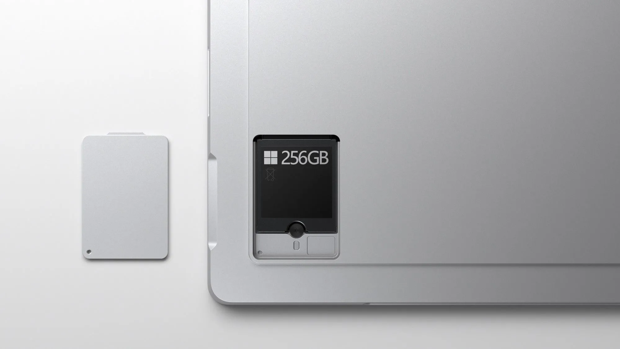 Thiết bị Microsoft Surface với nắp che SSD được tháo rời cho phép nâng cấp dễ dàng