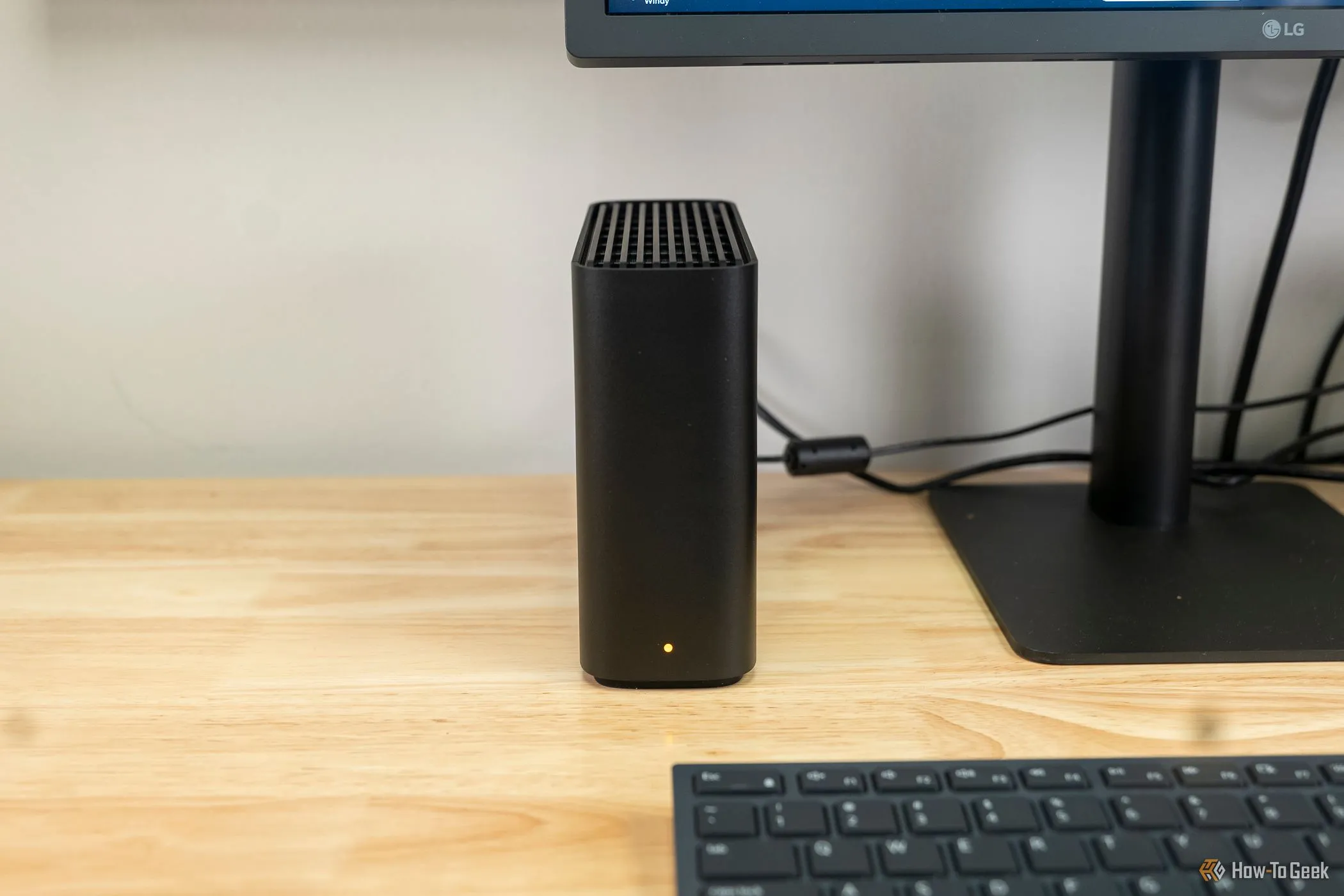 Thiết bị NAS Synology BeeStation, một nền tảng lý tưởng để chạy Docker và Jellyfin media server