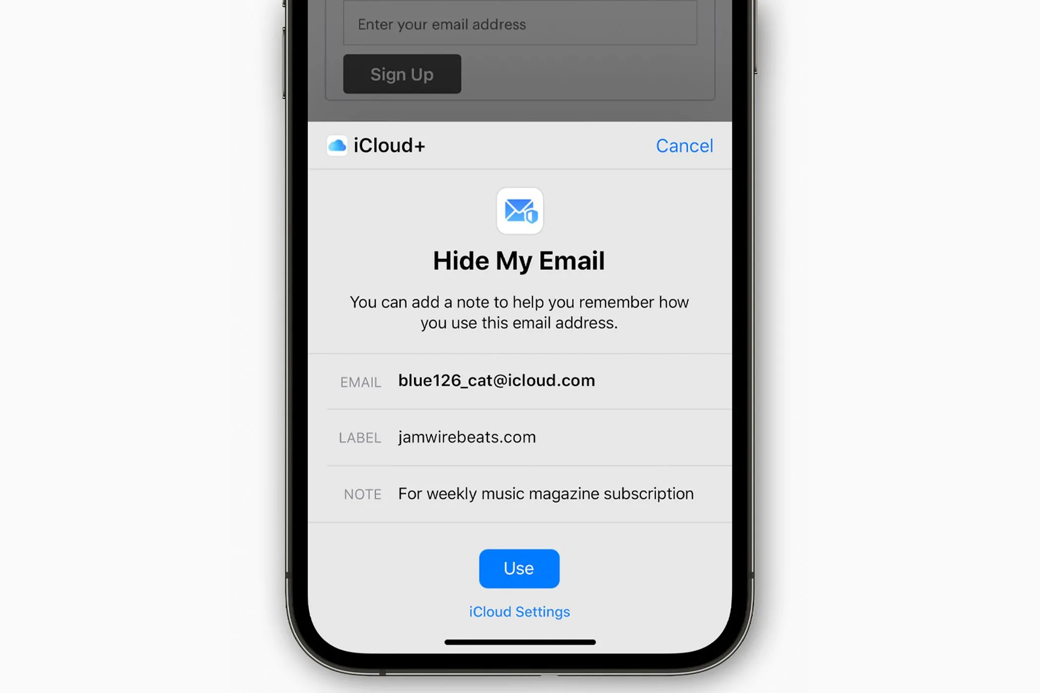 Tính năng Hide My Email (Ẩn Địa Chỉ Email) của Apple được kích hoạt trên giao diện iPhone, cho phép người dùng tạo email ảo để bảo vệ quyền riêng tư.