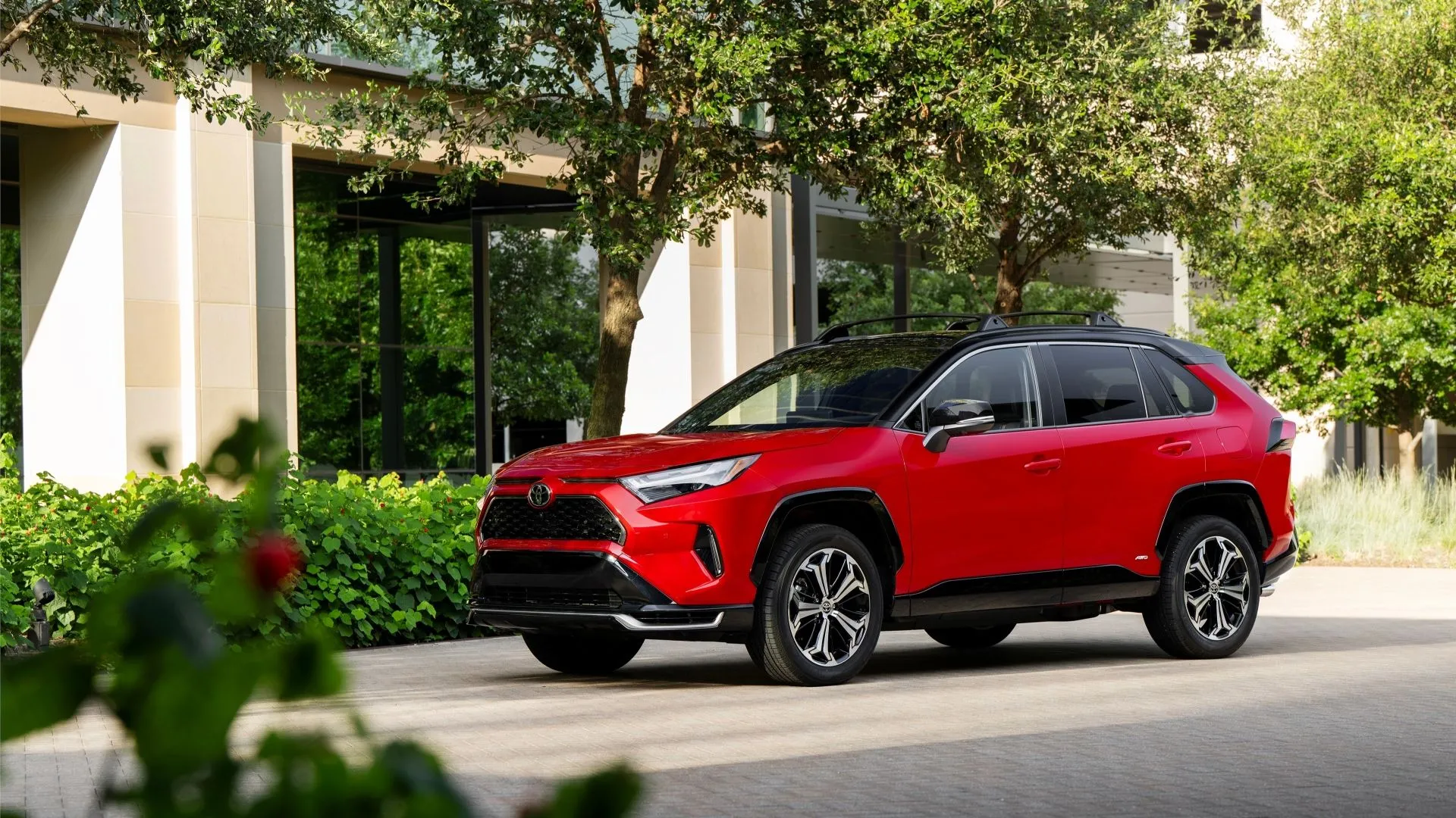 Toyota RAV4 PHEV XSE 2024 màu đỏ siêu âm
