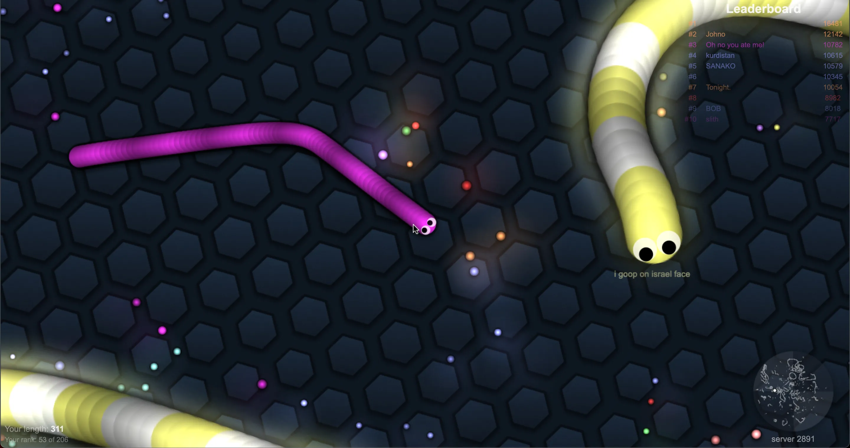 Trò chơi Slither.io với nhiều con rắn màu sắc khác nhau trên bản đồ rộng lớn