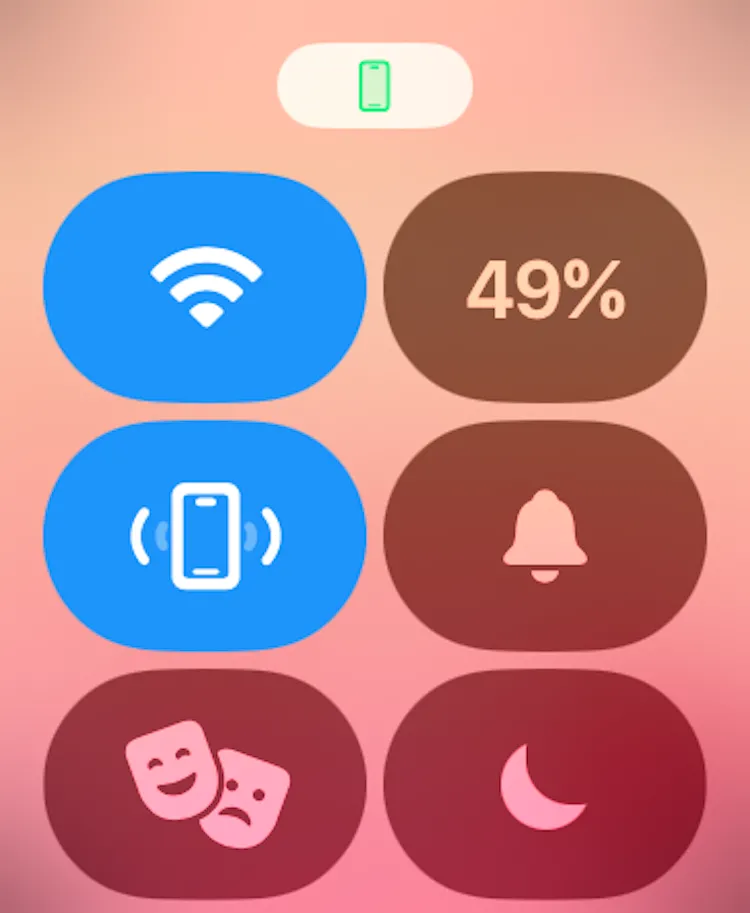 Trung tâm điều khiển Apple Watch với biểu tượng 'Ping iPhone' đang hoạt động, có hình chiếc iPhone phát sóng âm.