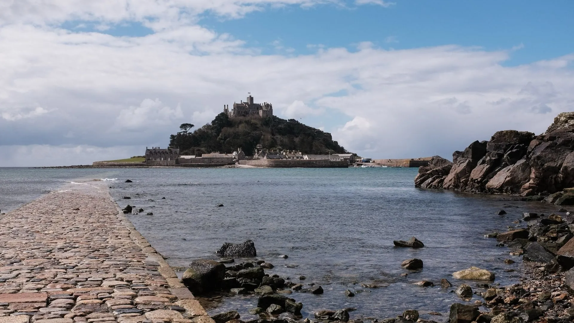 Bức ảnh phong cảnh có chủ thể nổi bật ở tiền cảnh