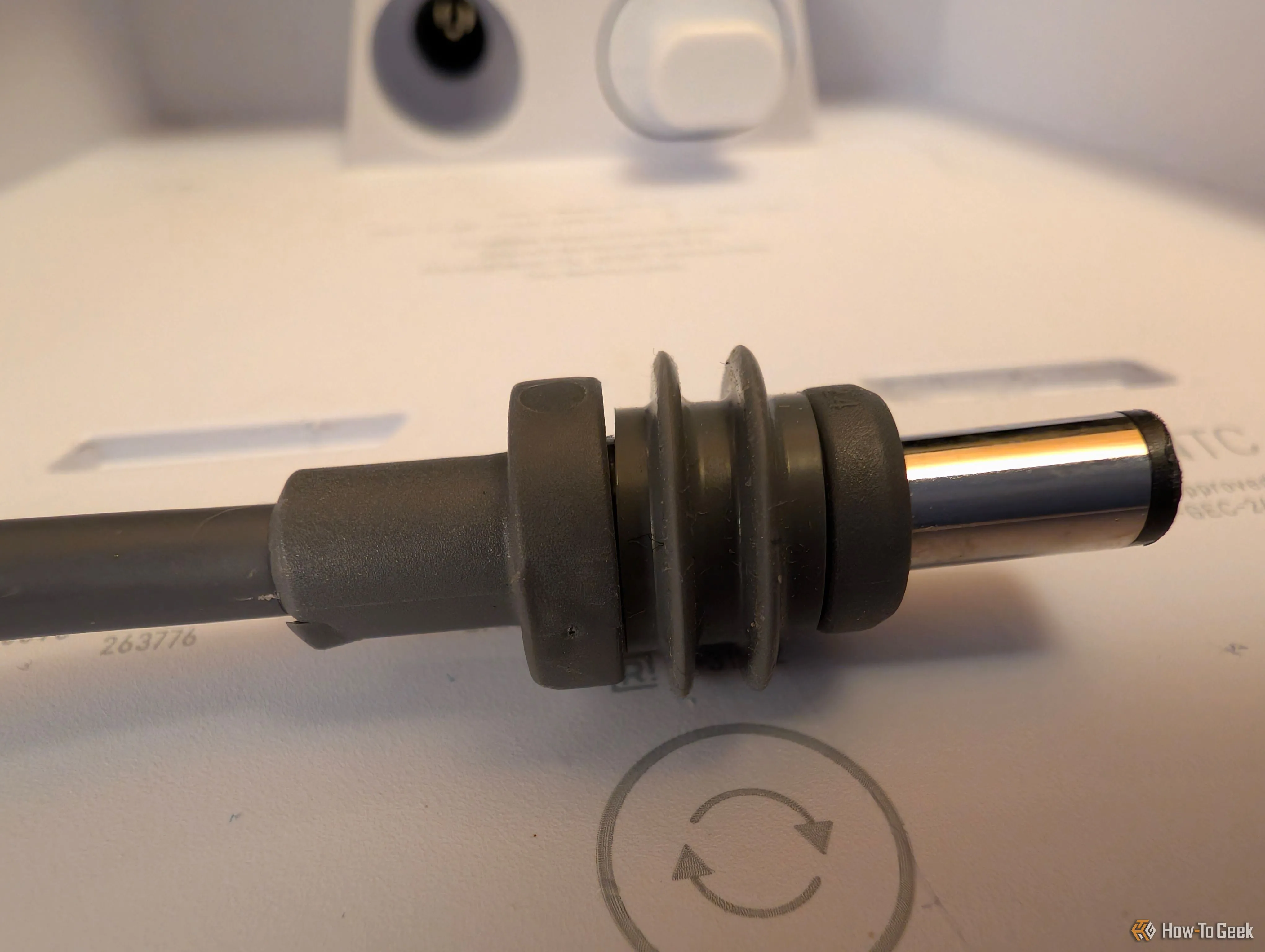 Cổng kết nối chống nước của Starlink Mini, đảm bảo hoạt động bền bỉ trong điều kiện thời tiết khắc nghiệt