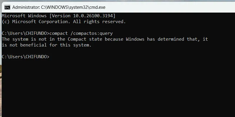 Cửa sổ Command Prompt trên Windows 11 hiển thị kết quả truy vấn trạng thái Compact OS