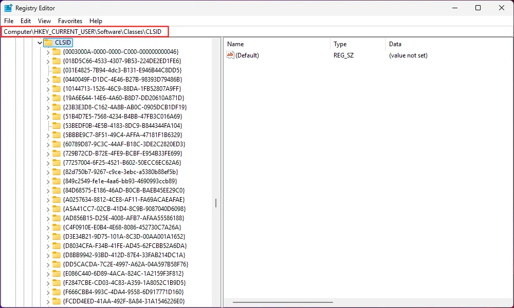 Điều hướng đến khóa CLSID trong Registry Editor để tùy chỉnh menu chuột phải Windows 11.