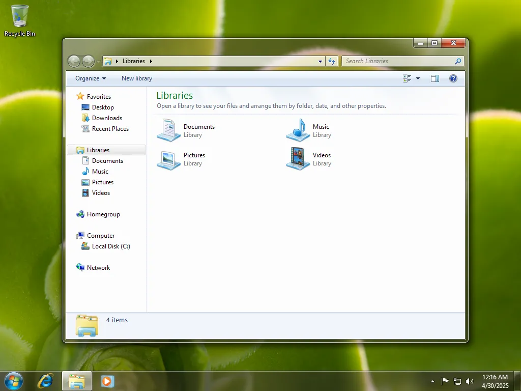 Giao diện File Explorer của Windows 7, gợi nhớ trải nghiệm người dùng cổ điển trong máy ảo