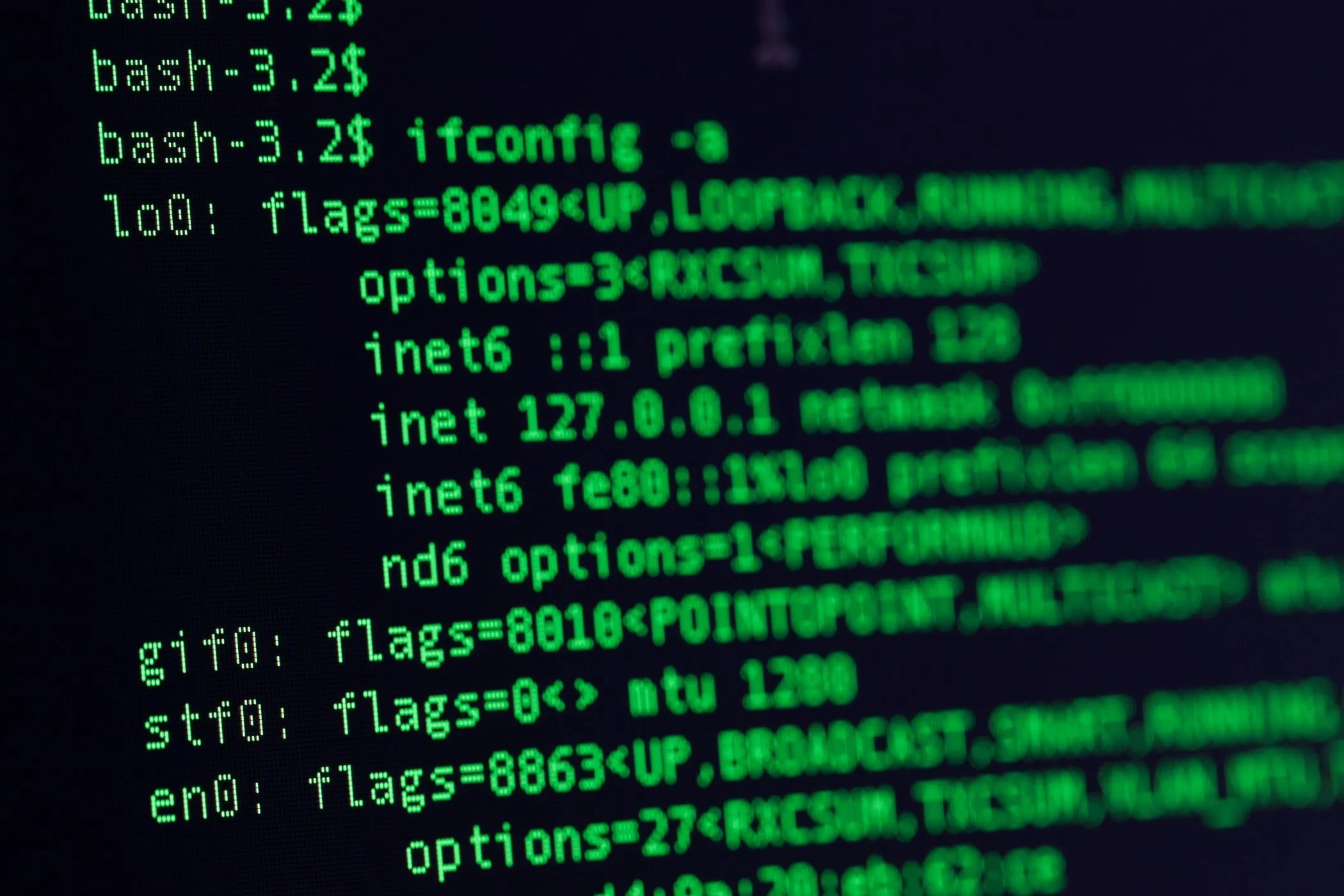Giao diện shell bash của UNIX với màu xanh lá trên nền đen, gợi nhớ cách dùng Internet kiểu cũ.