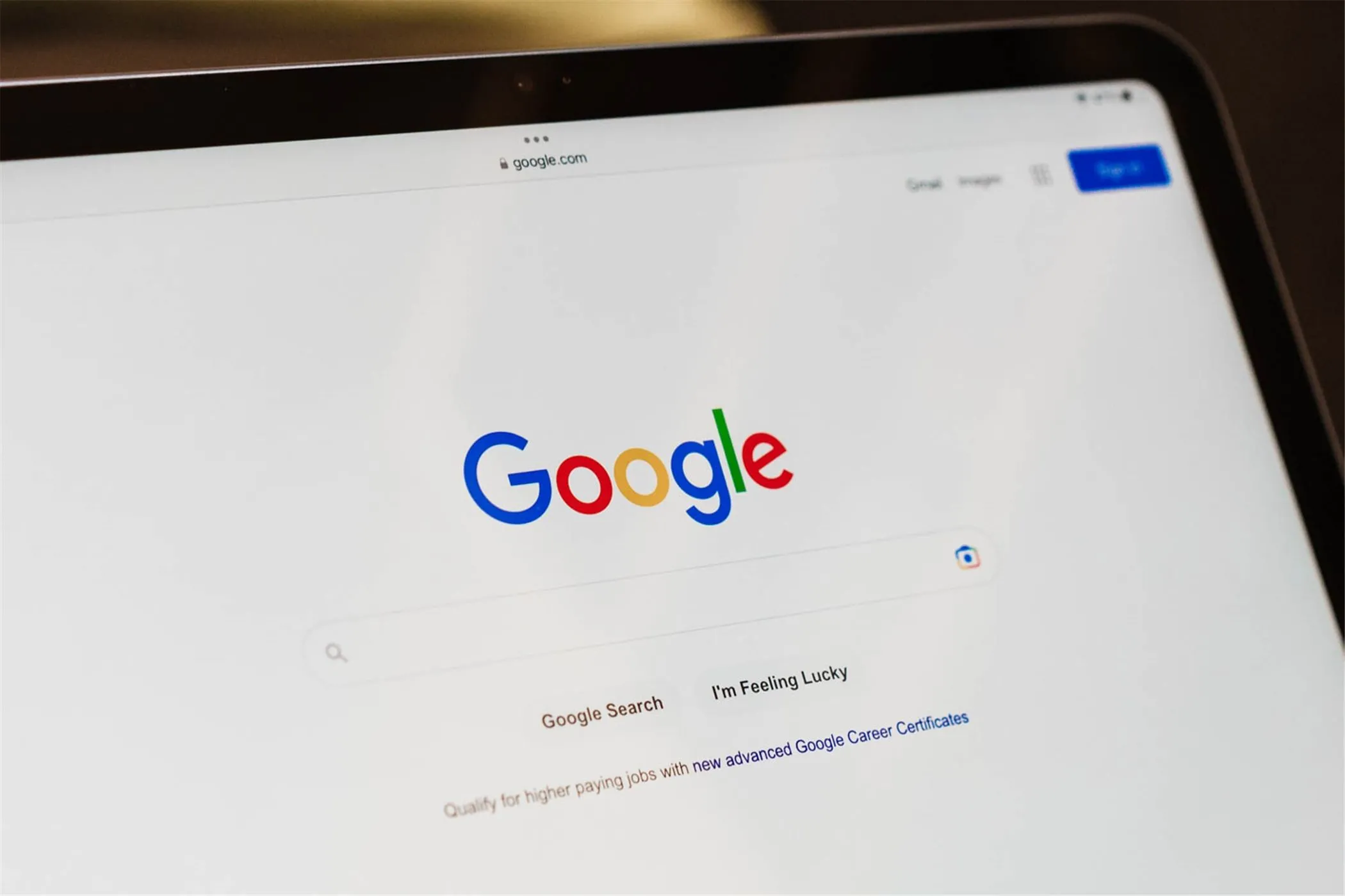 Giao diện trang chủ Google Search, minh họa sự tích hợp của các tính năng AI mới.