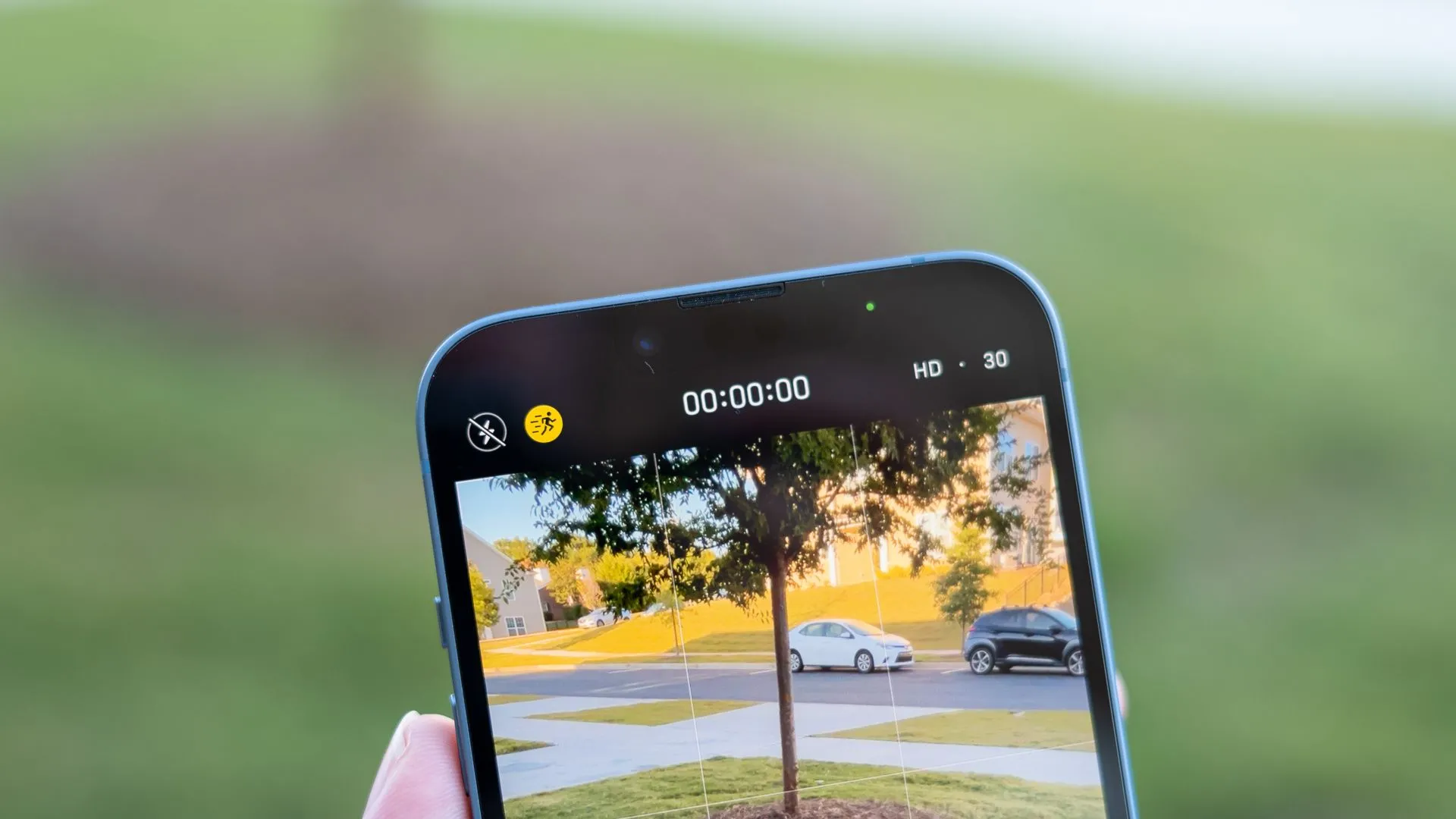 iPhone 14 với chế độ quay phim chuyên nghiệp đang được sử dụng