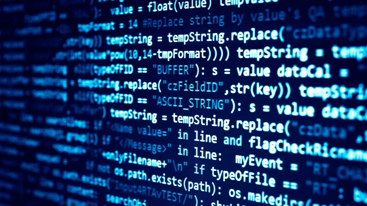 Màn hình máy tính hiển thị các dòng mã lập trình, minh họa cho tính năng xem mã nguồn