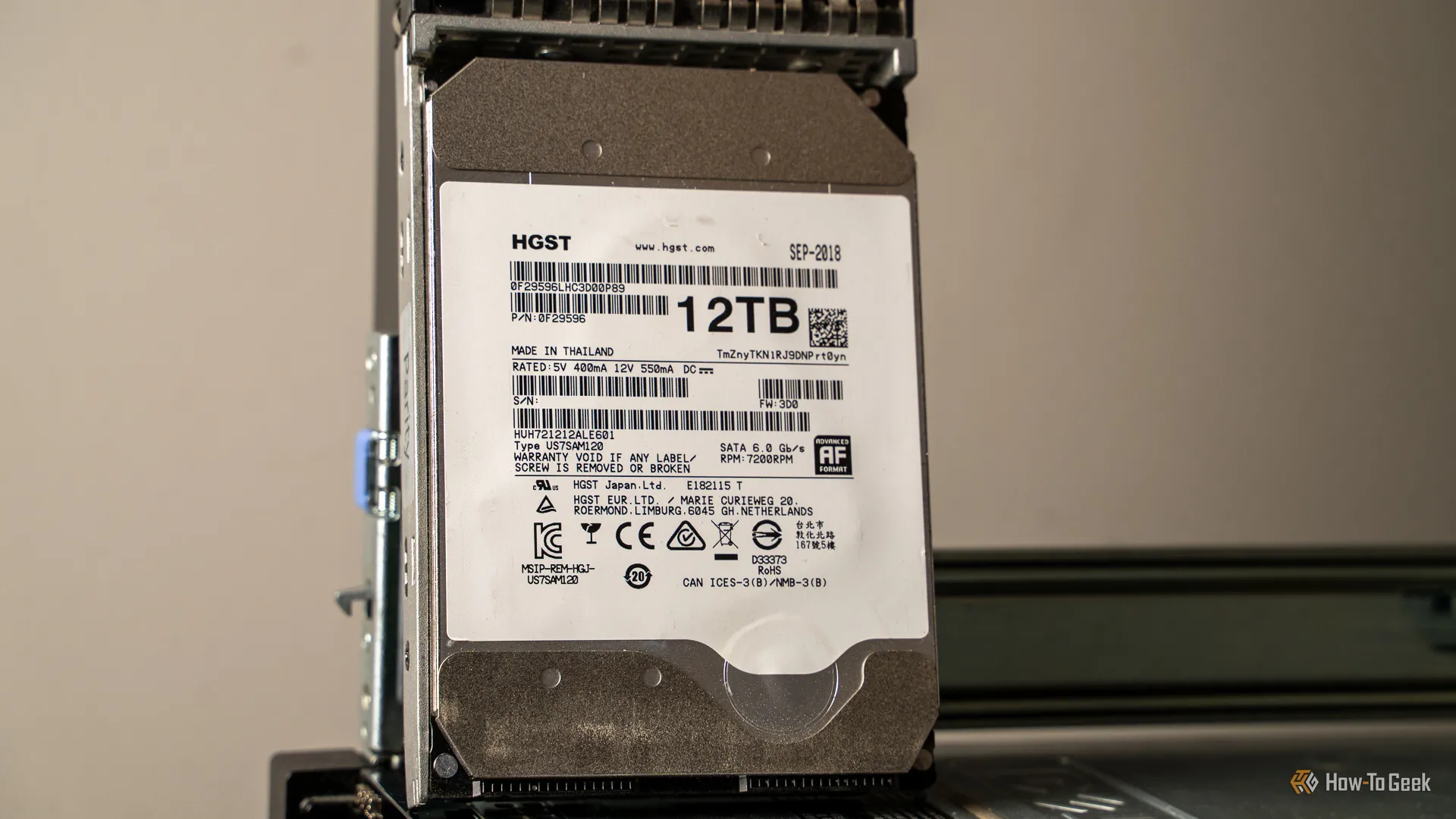 Ổ cứng HGST 12TB Helium đã qua chứng nhận, minh họa ổ đĩa dung lượng cao cho hệ thống Unraid