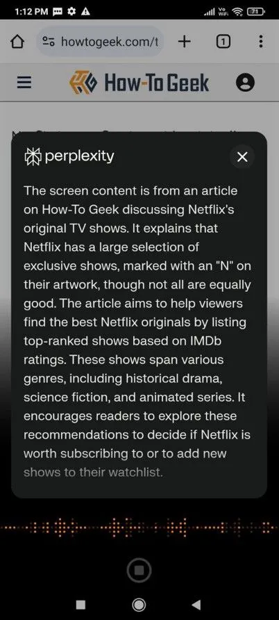 Perplexity AI tóm tắt và giải thích nội dung bài viết hiển thị trên màn hình điện thoại