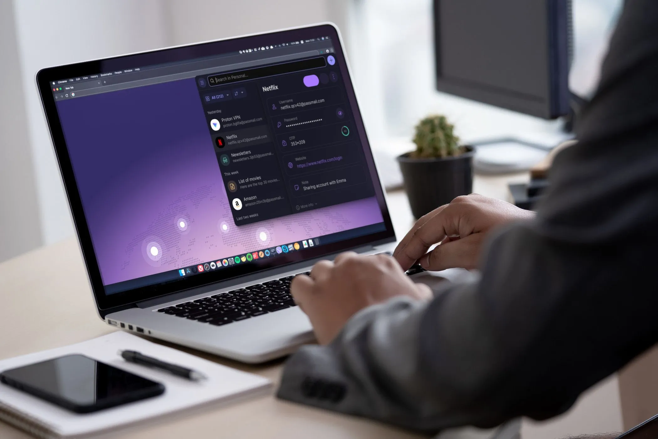 Proton Pass đang được sử dụng trên laptop, giải pháp quản lý mật khẩu kèm dịch vụ bảo mật
