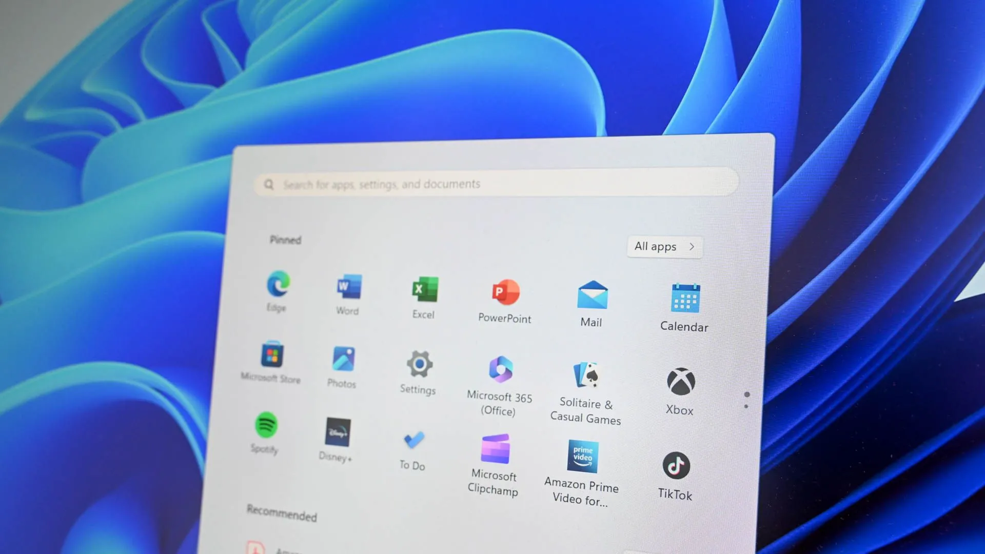 Start Menu Windows 11 hiển thị các ứng dụng được sắp xếp theo dạng lưới