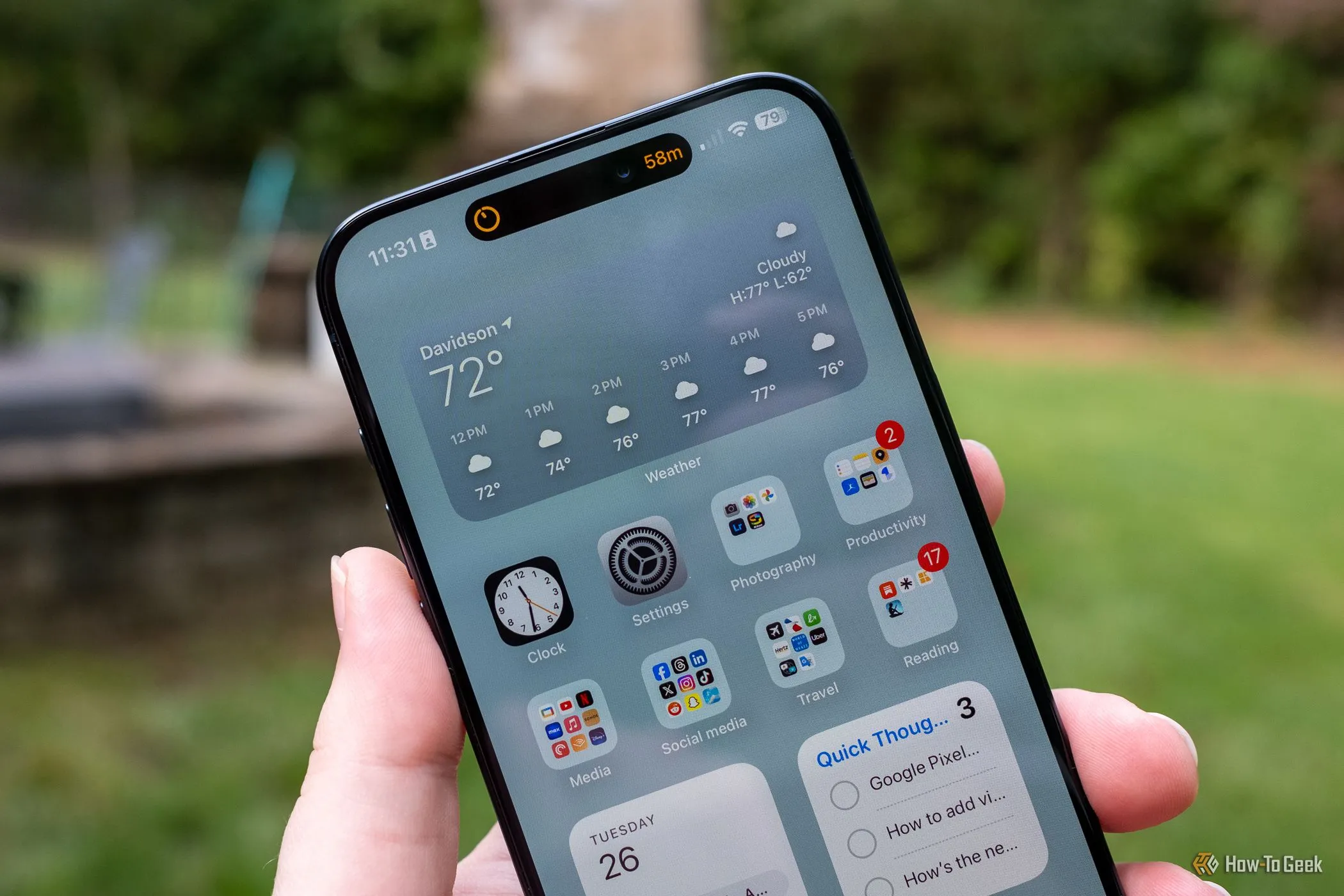 Tính năng Dynamic Island hiển thị đồng hồ đếm ngược trên iPhone 15 Pro Max.